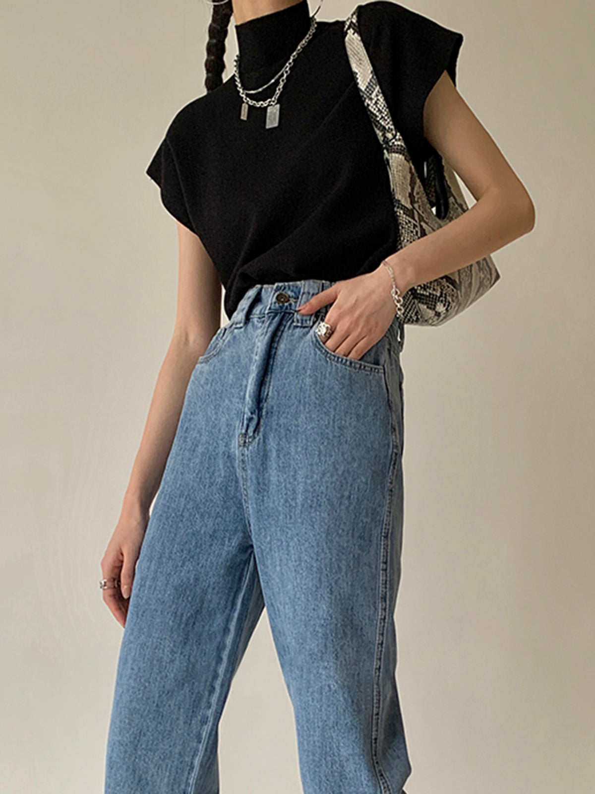 Relaxed Solid Knit Sweater Vest