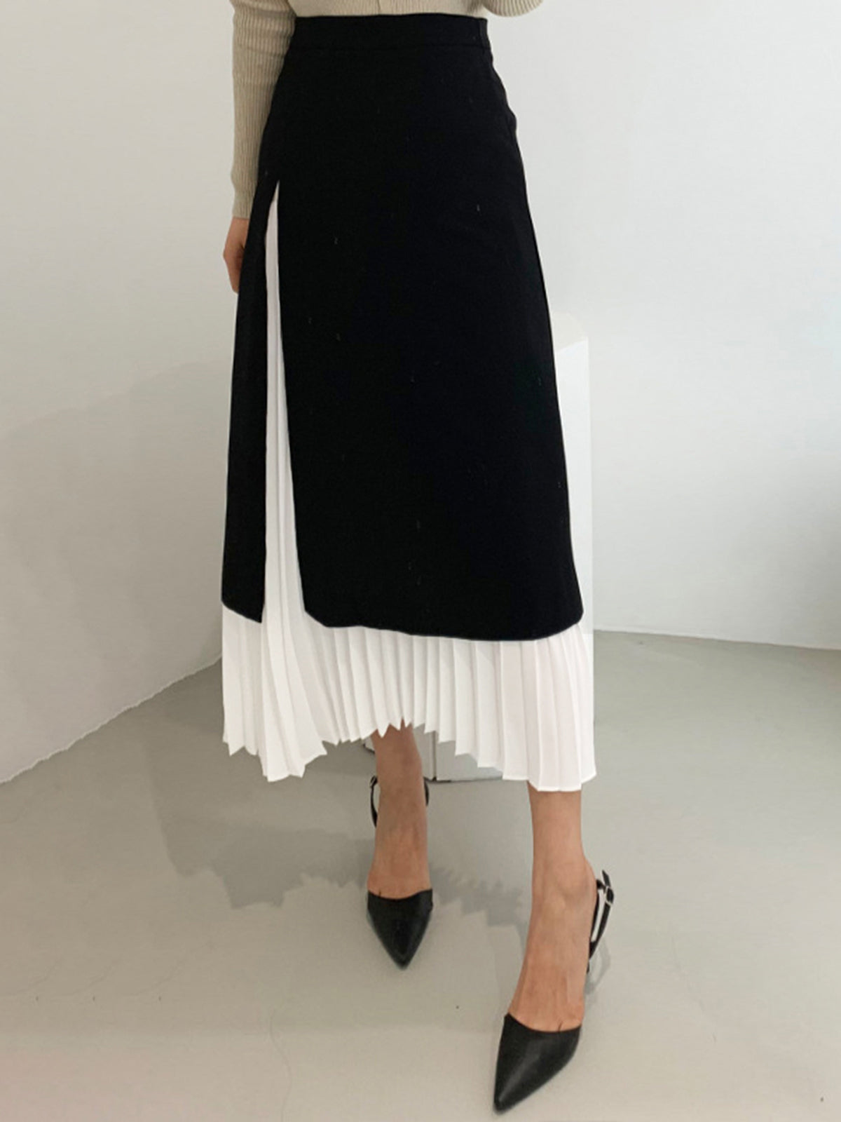 Contrast Panel Pleated Midi Skirt