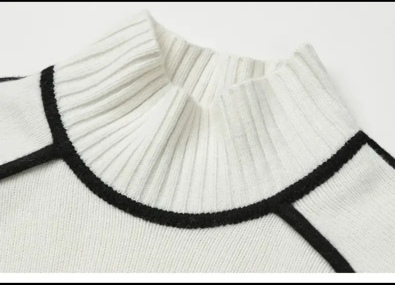Contrast Seam Relaxed Turtleneck Sweater